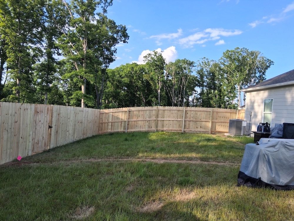Wood privacy fence in a Birmingham, AL backyard