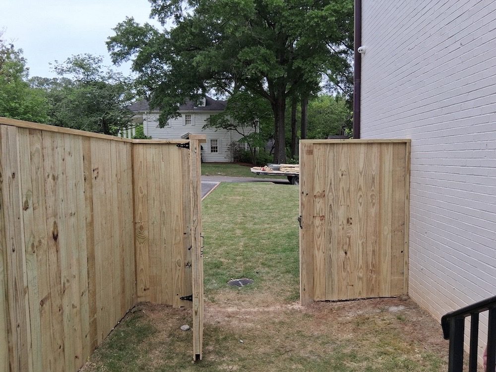 Privacy fence installation for a Birmingham, AL home